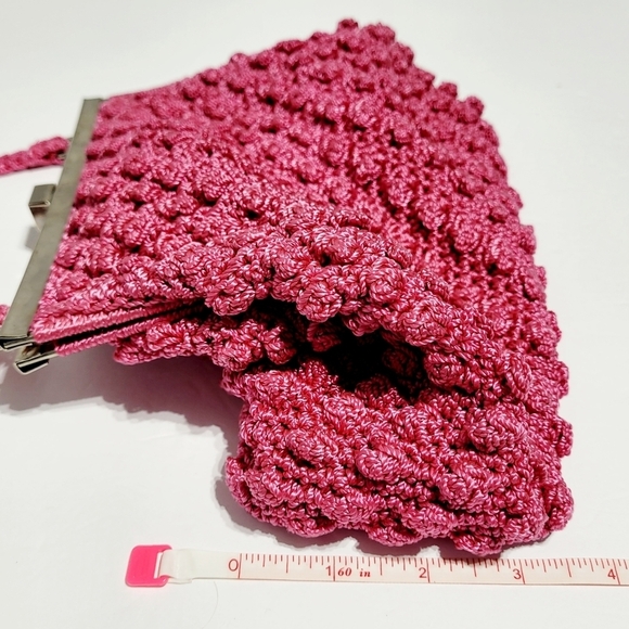 Vintage Vibrant Pink Crocheted Popcorn/Bubble Purse with Silver Clasp Closure. - Picture 8 of 10